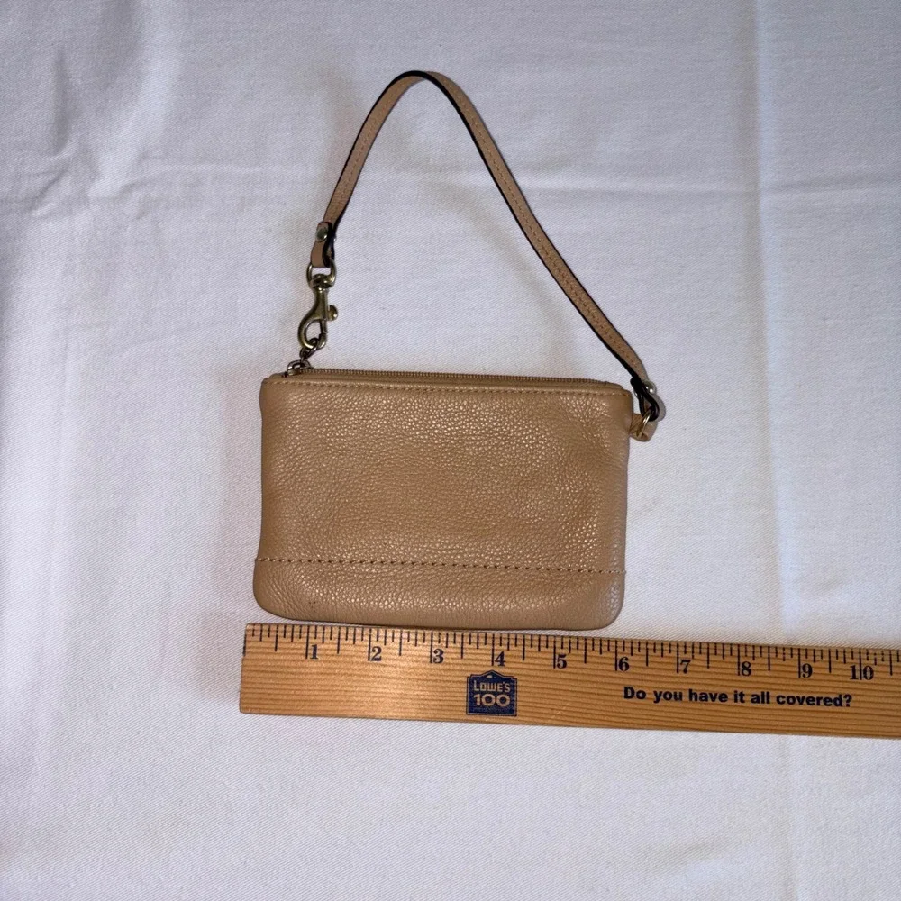 Coach Wristlet Pouch Tan Excellent Pebbled Leather Gold Logo Zip Top Small